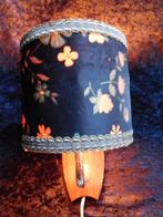 Vintage wandlampje, wandhouder van teak met stoffen kapje, z, Verzamelen, Retro, Ophalen of Verzenden, Huis en Inrichting