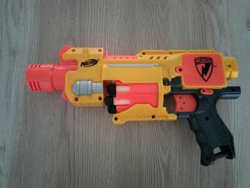 Nerf pistool inclusief pijltjes  beschikbaar voor biedingen