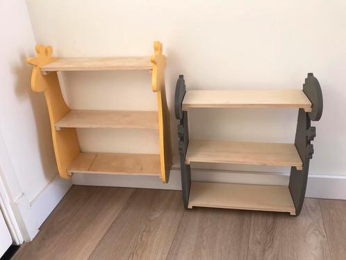 Twee wandrekjes dinosaurus en giraffe, Kinderen en Baby's, Kinderkamer | Inrichting en Decoratie, Gebruikt, Wanddecoratie, Ophalen