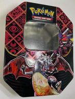 Pokemon - 100 standaard kaarten met lege Charizard tin, Ophalen of Verzenden, Zo goed als nieuw, Meerdere kaarten, Foil