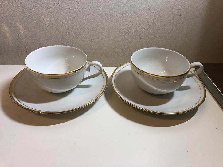 B009 Bohemia Antieke kop en schotel met gouden rand, Huis en Inrichting, Keuken | Servies, Gebruikt, Kop(pen) en/of Schotel(s)