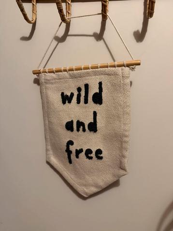 Wandhanger kinderkamer “wild and free” beschikbaar voor biedingen