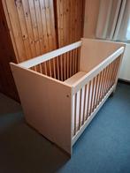 Gratis Creme babybedje met commode en kapstokje, Ophalen, Gebruikt, Jongetje of Meisje