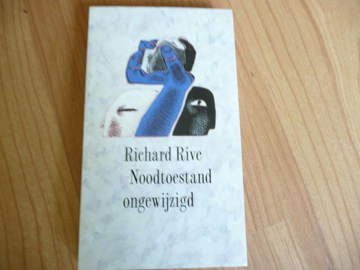 Richard Rive - Noodtoestand ongewijzigd, Boeken, Romans, Gelezen, Ophalen of Verzenden