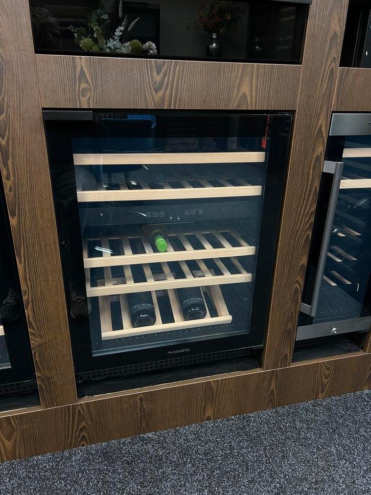 Dometic D46B – onderbouw wijnkoelkast, Witgoed en Apparatuur, Koelkasten en IJskasten, Zo goed als nieuw, Zonder vriesvak, Minder dan 75 liter