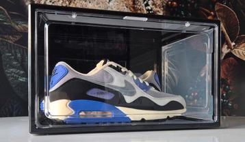 Sneakerbox Zwart / Transparant  beschikbaar voor biedingen