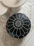 Marrokkaanse leren poef, zwart met ster patroon, Huis en Inrichting, Woonaccessoires | Schalen en Manden, Ophalen, Zo goed als nieuw
