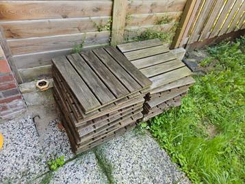 Houten terras-/balkontegels. +/- 30 st beschikbaar voor biedingen