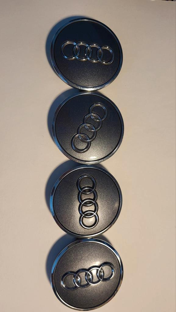 Originele Audi Naafkappen Grijs - 8W0601170, Auto diversen, Wieldoppen, Nieuw, Ophalen of Verzenden