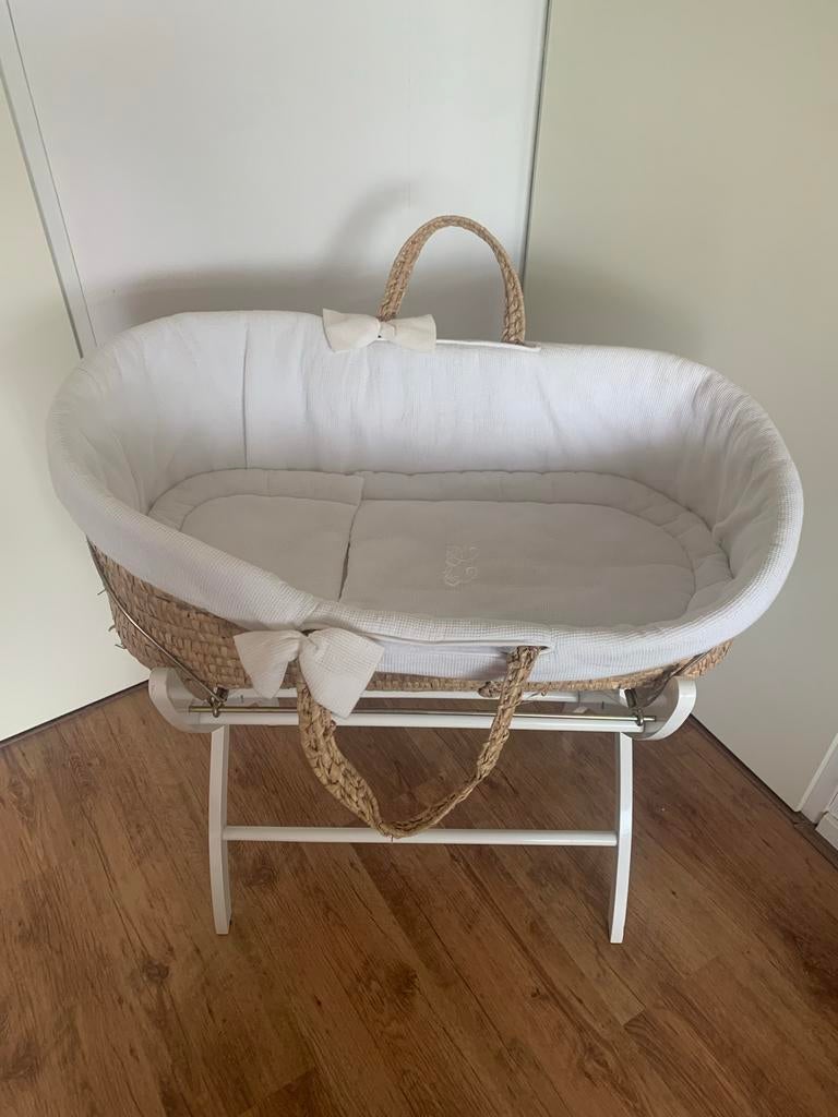 Schattig rotan wiegje met standaard van Tartine et Chocolat, Ophalen, Zo goed als nieuw, Wieg