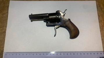 Vrijgesteld 7mm penvuur revolver beschikbaar voor biedingen