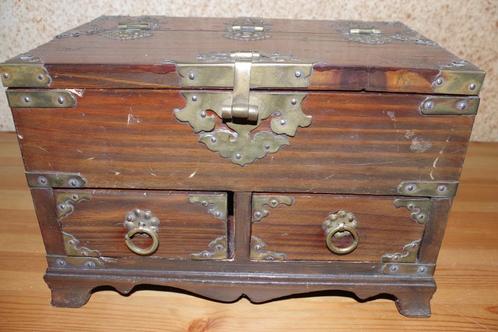 Chinees juwelenkistje met koperbeslag en draagringen, Antiek en Kunst, Curiosa en Brocante, Ophalen