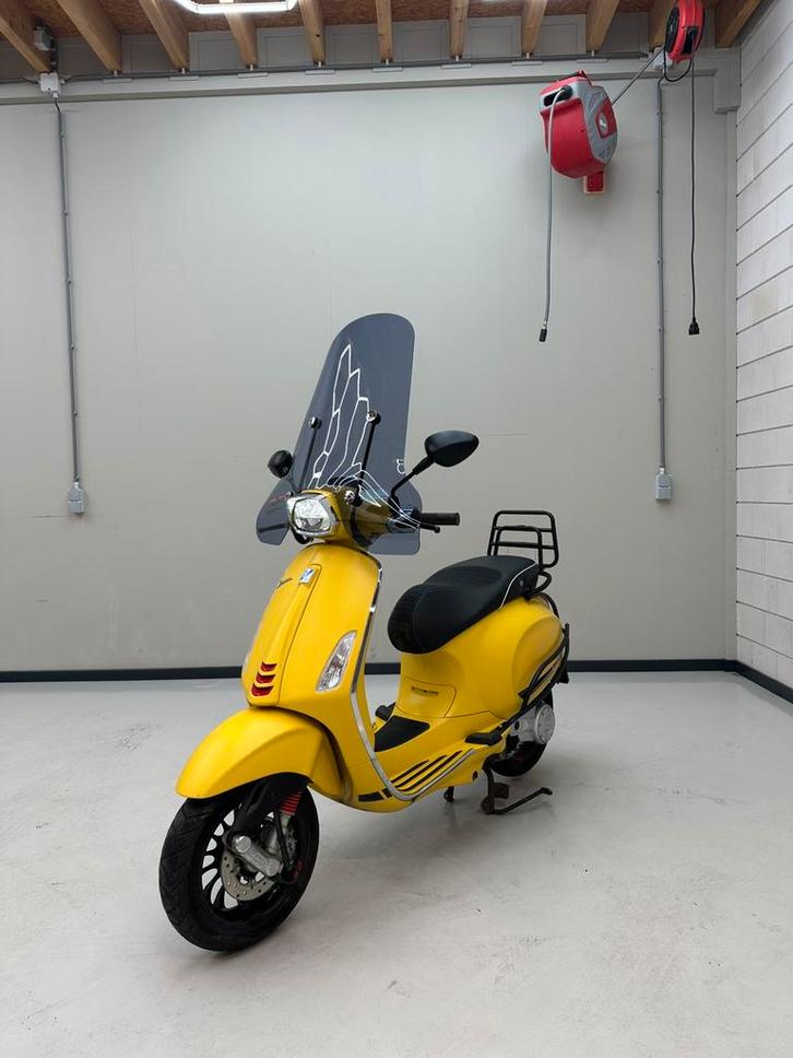 Vespa Sprint 25KM Geel, Fietsen en Brommers, Scooters | Vespa, Gebruikt, Vespa S, Maximaal 25 km/u, Benzine, Ophalen