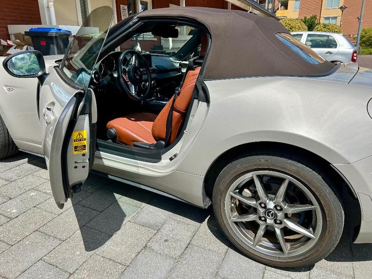 Mazda MX-5 1.5 Skyactiv-g Kazari, 132pk 2023 Bruin, Auto's, Mazda, Particulier, MX-5, ABS, Achteruitrijcamera, Adaptieve lichten