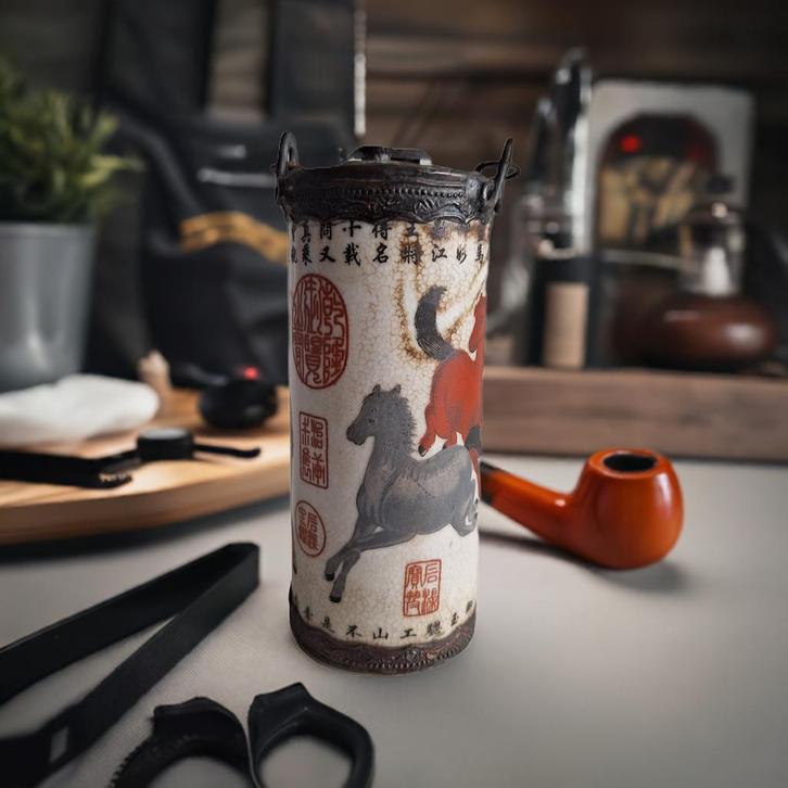 Chinees antiek opium pijpje met afbeelding van paarden, Antiek en Kunst, Antiek | Porselein, Verzenden