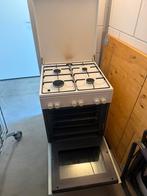 Titel: Gasfornuis met oven – 4 pits – netjes en compleet, Ophalen, 4 kookzones, Zo goed als nieuw, Gas