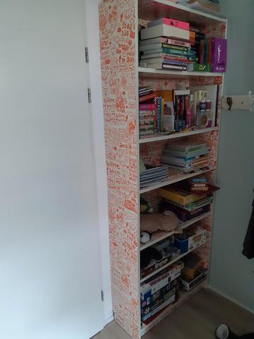 Billy IKEA special edition boekenkast oranje