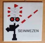 GEVRAAGD tegeltje overweg., Verzamelen, Spoorwegen en Tramwegen, Ophalen of Verzenden, Gebruikt, Trein