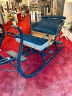 Antieke Arreslee op Wielen, Ophalen