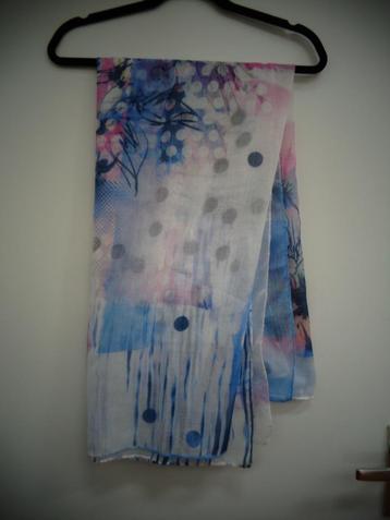 Bonita sjaal, vierkant. Wit, roze, blauw 120x120 cm beschikbaar voor biedingen