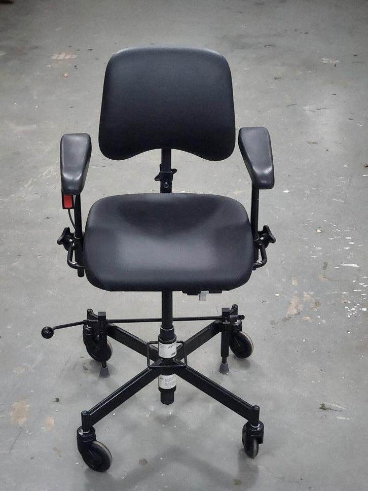 Trippelstoel met electrische hoogteverstelling, Diversen, Verpleegmiddelen, Gebruikt, Ophalen