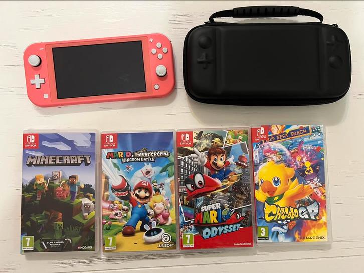 Nintendo Switch Lite Roze, incl 4 topgames, leuk als kado, Spelcomputers en Games, Spelcomputers | Nintendo Switch Lite, Zo goed als nieuw