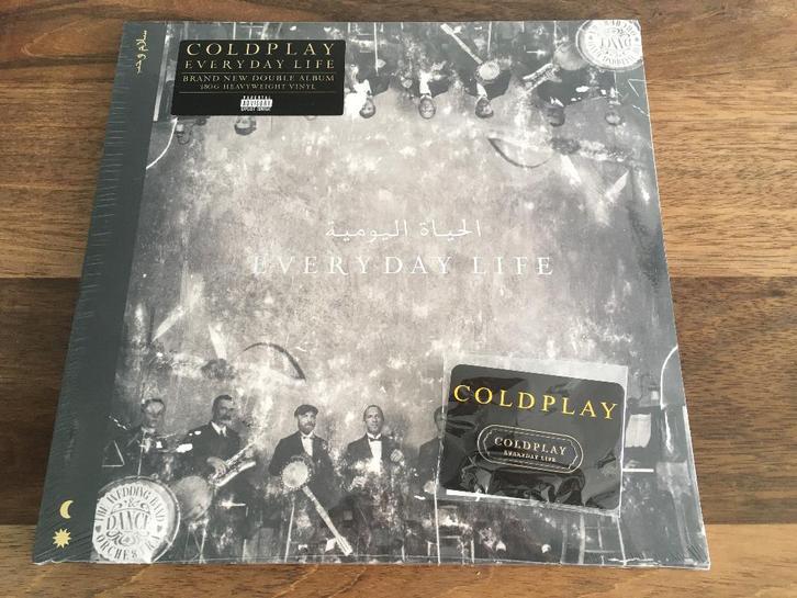 Vinyl 2LP+Pin Coldplay Everyday Life Limited SILVER NIEUW, Cd's en Dvd's, Vinyl | Pop, Nieuw in verpakking, 2000 tot heden, 12 inch