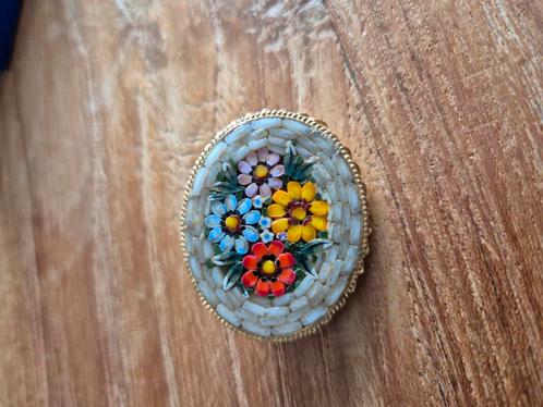 Prachtige vintage broche Italie micromozaïek micro mozaïek, Sieraden, Tassen en Uiterlijk, Broches, Gebruikt, Overige materialen