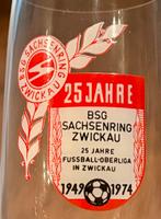 Trabant glas op voet - BSG Sachenring Zwickau 25 Jahre, Verzamelen, Ophalen of Verzenden, Zo goed als nieuw, Bierglas