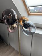 Coco Maison Vloerlamp met 4 gekleurd glas bollen en messing, Huis en Inrichting, Lampen | Vloerlampen, Ophalen, Zo goed als nieuw