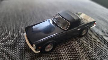 Triumph TR 6 mat zwart Ertl, 1:18 beschikbaar voor biedingen