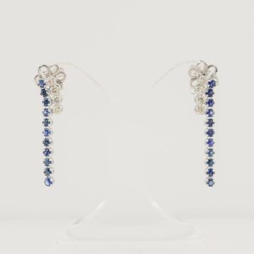 Wit gouden oorbellen/oorhangers met saffieren en diamanten   beschikbaar voor biedingen