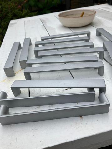 Handgrepen beschikbaar voor biedingen