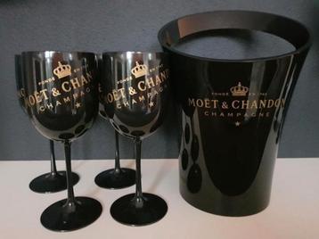 Moët & Chandon Giftset: 4 Glazen + Ice Bucket‼️ beschikbaar voor biedingen