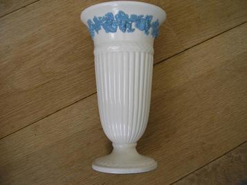 Wedgwood vaas.   beschikbaar voor biedingen