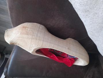 Klomp cadeau met zakdoek beschikbaar voor biedingen