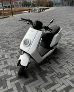 Te koop: NIU elektrische scooter - nieuwe accu - 1300 km, Fietsen en Brommers, Snorfietsen en Snorscooters, Ophalen, Zo goed als nieuw