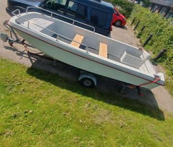 Stabiele boot incl trailer en 9,9 4takt motor beschikbaar voor biedingen