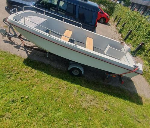 Stabiele boot incl trailer en 9,9 4takt motor, Watersport en Boten, Vis- en Consoleboten, Gebruikt, Tot 10 pk, 3 tot 6 meter, Benzine