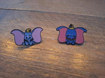 2 grappige Dombo pins te koop beschikbaar voor biedingen