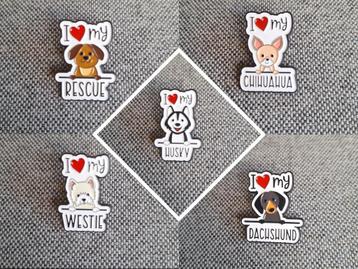 5 leuke honden pins met de tekst I love my ..... te koop beschikbaar voor biedingen
