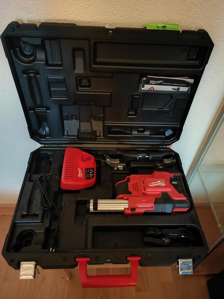 Milwaukee M12 DE-201C Accu Stofzuiger + Koffer, Doe-het-zelf en Verbouw, Gereedschap | Machine-onderdelen en Toebehoren, Gebruikt