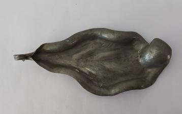 Antiek A. E. Chanal tin Frans Art Nouveau schaaltje bladvorm beschikbaar voor biedingen