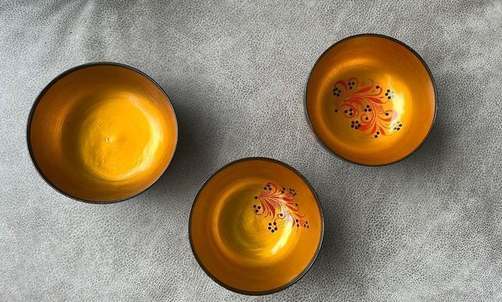 3 Handgeschilderde houten schaaltjes van Khokhloma, Antiek en Kunst, Curiosa en Brocante, Ophalen of Verzenden