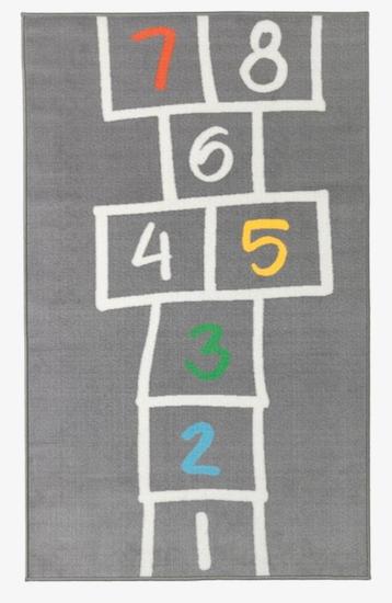 Leuk hinkelspel tapijt beschikbaar voor biedingen