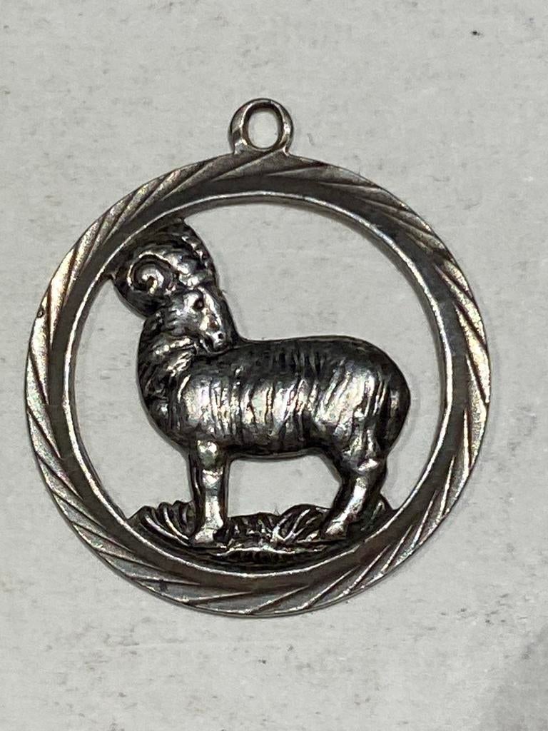 Zilveren Bedel met Ram, Sieraden, Tassen en Uiterlijk, Bedels, Overige merken, Gebruikt, Ophalen of Verzenden, 1 bedel