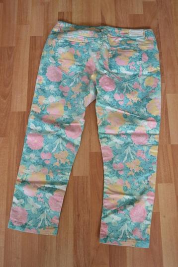 Groene bloemenbroek broek met bloemen driekwart maat 42 beschikbaar voor biedingen