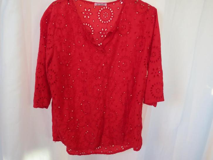 rode broderie blouse o.t.o. 54,5 cm cm New Collection italy, Kleding | Dames, Blouses en Tunieken, Gedragen, Rood, Ophalen of Verzenden