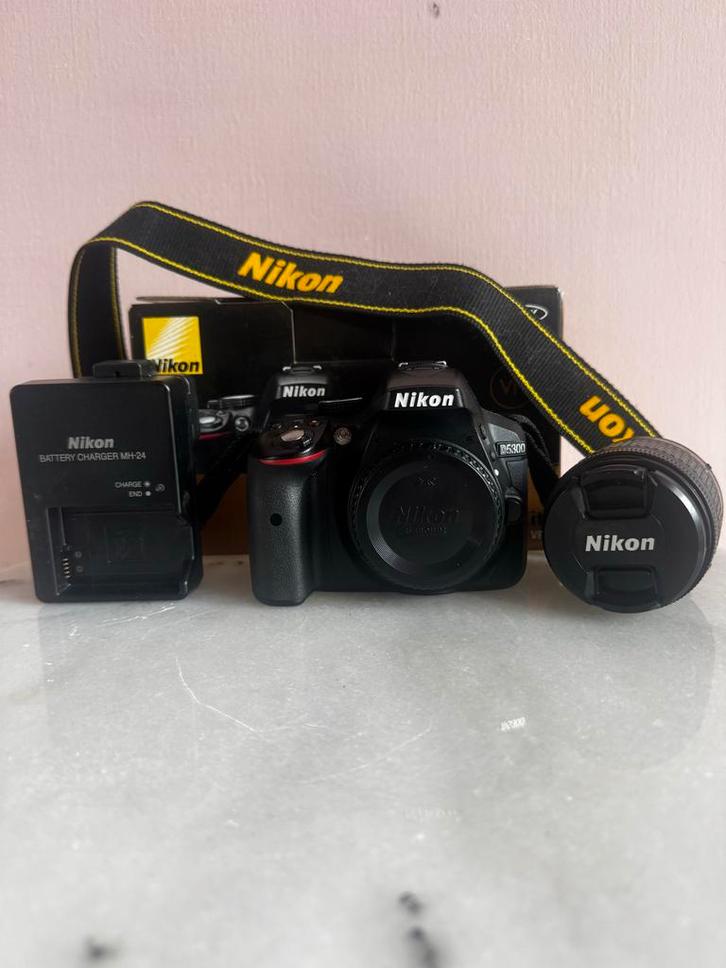 Nikon D5300 +  AF-P 18-55mm VR, Audio, Tv en Foto, Fotocamera's Digitaal, Zo goed als nieuw, Spiegelreflex, Nikon, Ophalen of Verzenden