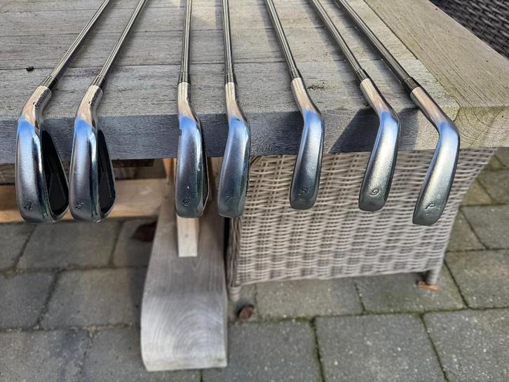 Taylormade R9 golfset compleet met nieuwe grips, Sport en Fitness, Golf, Zo goed als nieuw, Club, Overige merken, Ophalen